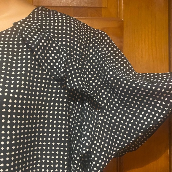 Ladies Blouse-black Dots-Liz Claiborne-short Sleeves
NWT - Picture 8 of 12